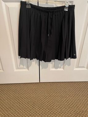 Vuori Black Pleated Athletic Skort